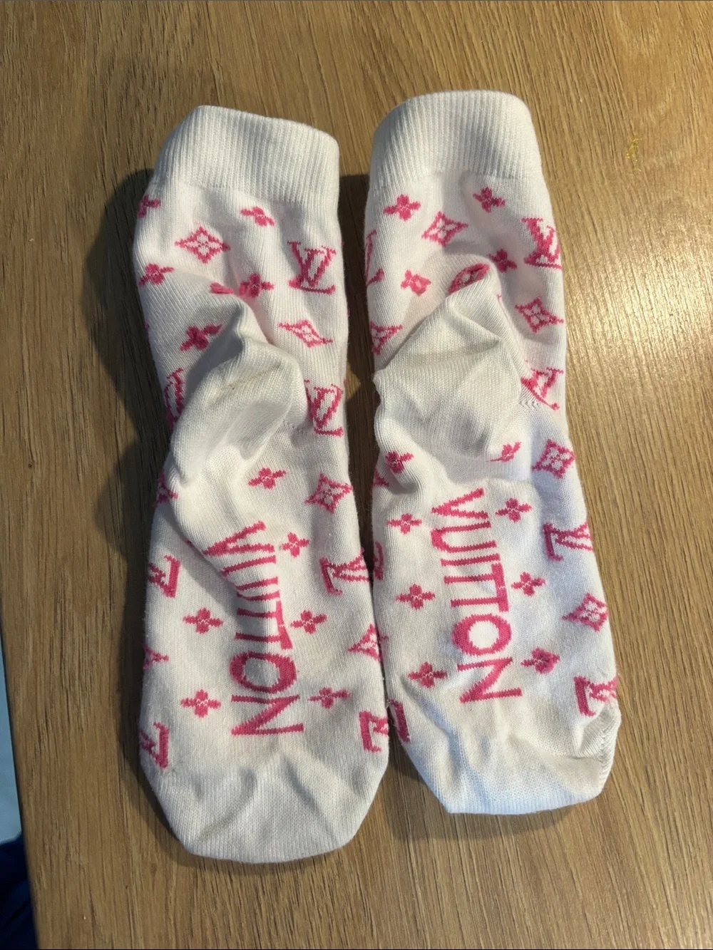 💯 authentic. Came with the LV sneakers. White and Pink Monogram